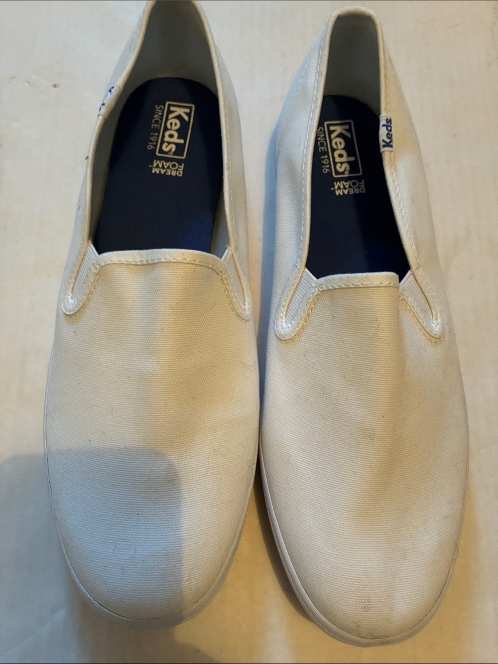 Keds Wonen’s Slip-On Canvas Loafers in White ,Great Condition Size 10W